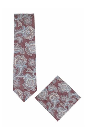 Set van stropdas en pochet met een ingewikkeld lichtblauw en beige bloemrijk paisley patroon op een bordeauxrode achtergrond.