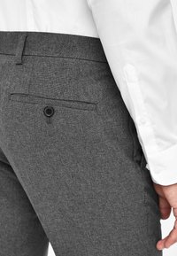 Next SLIM FIT PLAIN - Hlače za odijelo - mottled grey