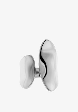 Gemello in argento lucidato con due forme ovali lisce e irregolari collegate da una barra corta, mostrato su sfondo bianco.
