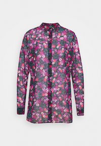 Chemise longue à manches transparentes avec un motif floral éclatant rose et violet, rehaussé d'accents verts, un devant boutonné et un col classique.