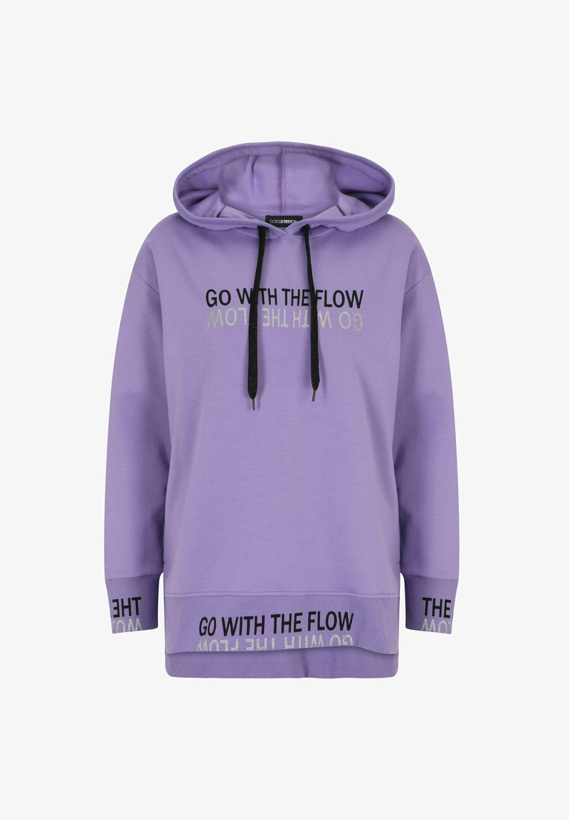 Hellblauer Hoodie mit schwarzen Kordeln, der den Text "GO WITH THE FLOW" in Schwarz und Grau trägt, mit gerippten Bündchen und einer entspannten Passform.