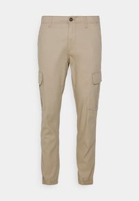 Kaki cargobyxor med elastisk vrist, flera sidofickor, knappstängning och en mjuk, hållbar bomullstyg.