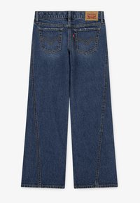 Mörkblå vida jeans i denim med rak passform, två bakfickor med sömnadsdetaljer och en läderetikett på midjebandet.