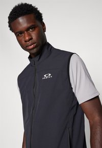Oakley VEST - Bodywarmer - blackout