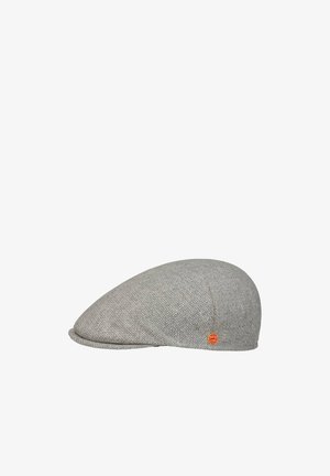 Grau strukturierte flache Kappe mit einem kleinen runden orangefarbenen Emblem an der Seite, vor weißem Hintergrund.