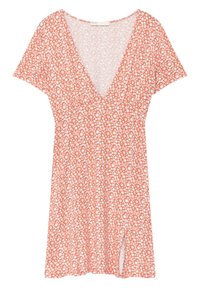 Robe à manches courtes en corail avec un décolleté en V, ornée d'un motif floral de marguerites blanches, d'une texture douce et d'une fente sur le côté.