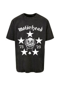 Juodas medvilninis marškinėlis su grafiniu atspaudu, vaizduojančiu kaukolę su iltimis, aplink ją penki balti žvaigždutės ir užrašas "motörhead" viršuje.