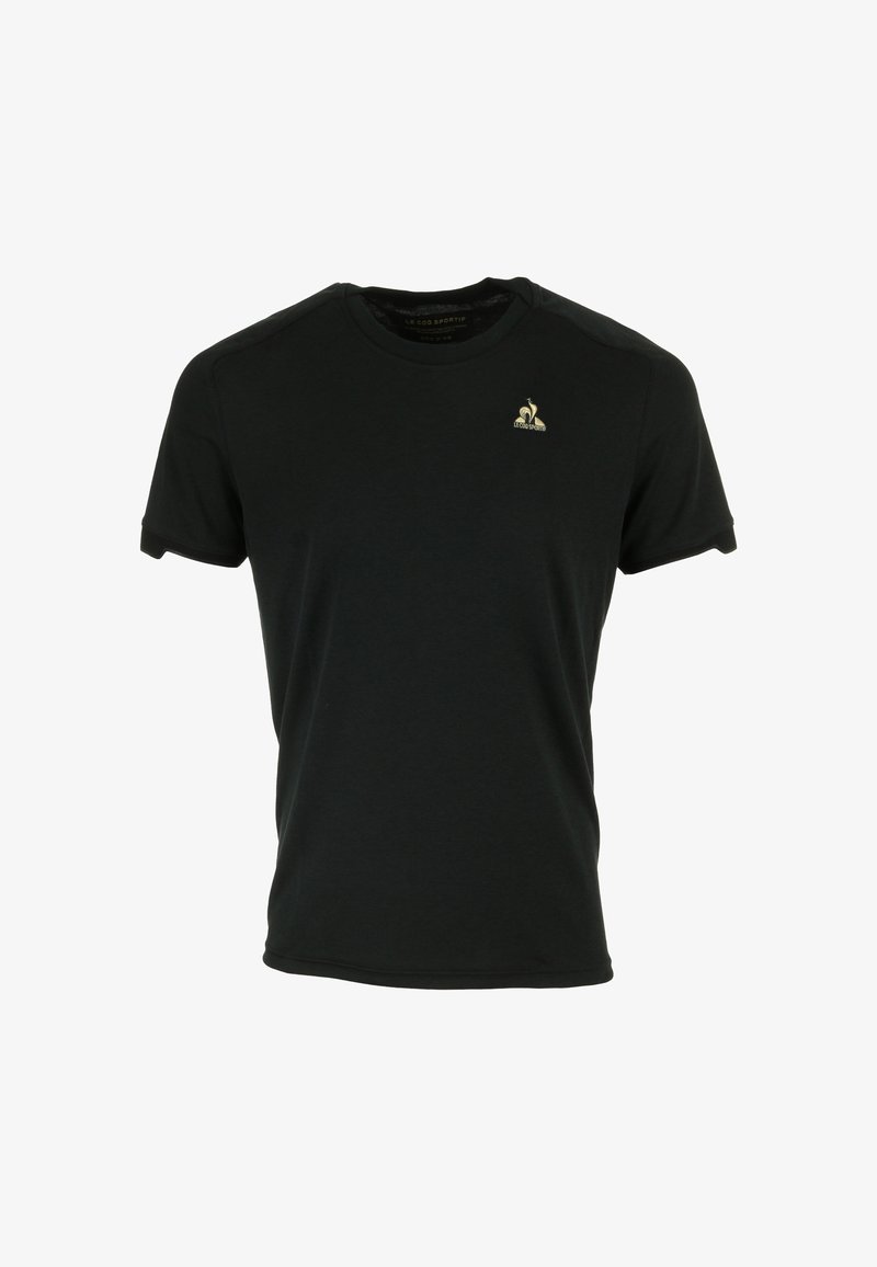 T-shirt noir à manches courtes et col rond avec un petit logo doré Le Coq Sportif sur la poitrine gauche.