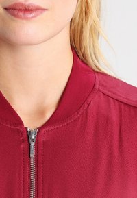 Mavi Giubbotto Bomber - pink