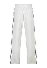 Pantalon de survêtement gris à coupe décontractée, taille élastique et bandes latérales. Comprend une unique poche arrière et une texture douce.