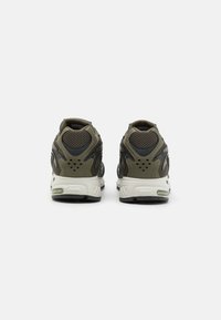adidas Originals TEMPER RUN 2 UNISEX - Tenisky - olive strata/silver pebble/shadow olive