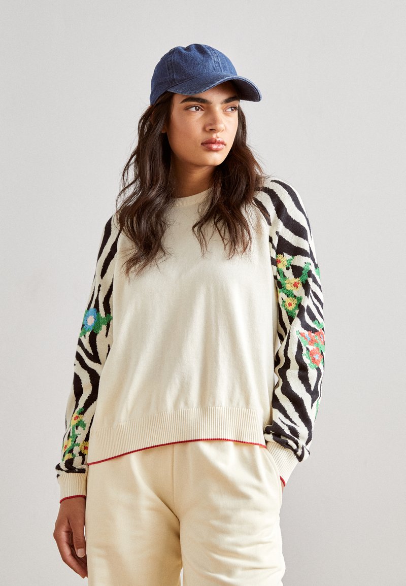 DESIGNAL Sweat Femme Blanc – Manches Longues, Col Rond, Logo Contrasté