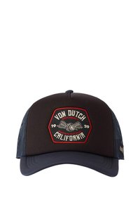Casquette noire avec un devant structuré, des côtés en mesh, et un patch rond rouge et blanc portant l'inscription "Von Dutch California" avec des détails d'ailes.