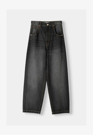 Donkergrijze denim jeans met een loose fit, voorzien van vijf zakken, koperen klinknagels en een rechte pijp die eindigt halverwege het onderbeen.