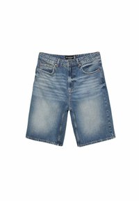 Lichte blauwe denim shorts met een klassiek ontwerp van vijf zakken, rechte pasvorm en subtiele whiskering-effecten op de stof.
