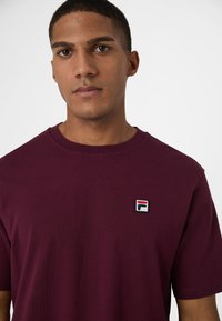 Fila Camiseta básica - fig