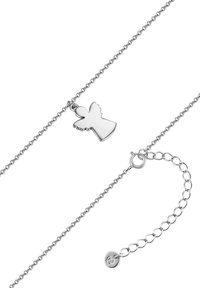 Sidabrinė grandinėlė su angelo pakabuku, kurio sparnai išsiskiria detalumu. Reguliuojamo ilgio, su užsegimu ir apvaliu žavesiu gale.