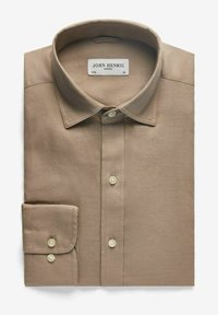 Beige skjorta med knappstängning som är tillverkad av slätt tyg, med en klassisk krage, etikett, och kontrasterande knappar vid ärmsluten och fram.