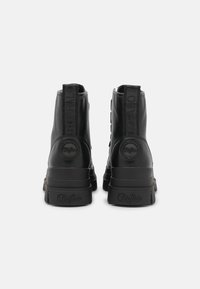 Buffalo Stivaletti con plateau - black