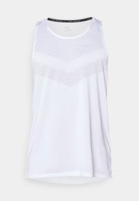 Valkoinen urheilullinen tank top, jossa on verkkosuunnittelumalli, pyöreä kaula-aukko ja suora helma. Valmistettu hengittävästä kankaasta mukavuutta varten.