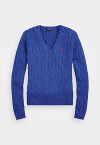 Blauer Zopfmuster-Pullover mit V-Ausschnitt, gerippten Bündchen und Saum, versehen mit einem kleinen roten Logo auf der Brust. Hergestellt aus strukturiertem Strickstoff.