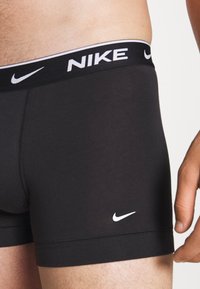 Nike Underwear TRUNK 3 PACK - Cuecas boxer - charcoal hthr/jade smoke/black