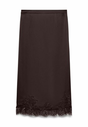 Gonna in raso nero con dettagli in pizzo lungo l'orlo. Presenta una silhouette dritta e due tasche laterali per una maggiore funzionalità.