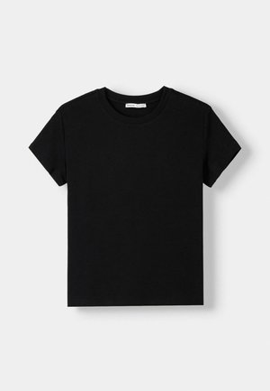 Sort bomuldsT-shirt med korte ærmer, rund halsudskæring og en afslappet pasform. Ensartet design uden mønstre eller udsmykninger.
