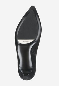 Chaussure à talons hauts pour femmes en daim noir avec un bout pointu et un design élégant. Présente une semelle lisse et brillante avec une marque visible.