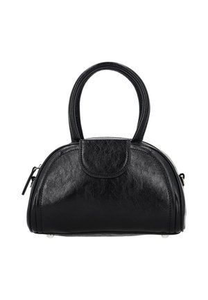 Zwarte leren handtas met afgeronde vorm, dubbele handvatten, bovenste ritssluiting en voorvak met klep, staand op een witte achtergrond.