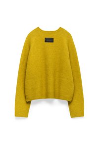 Geel gebreid sweater met een ronde hals, ribgebreide manchetten en tailleband. Heeft een zwart label aan de achterkant bij de halslijn.