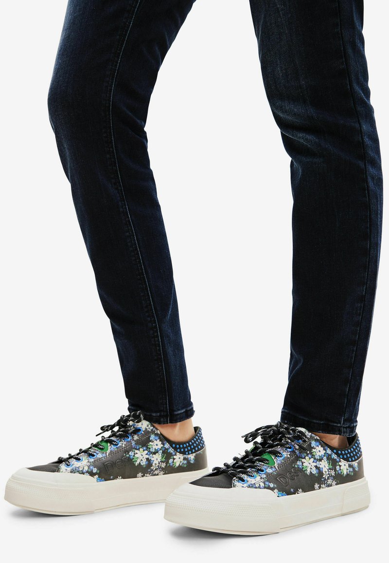 basket desigual pas cher