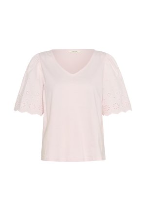 Camiseta rosa claro de algodón, con cuello en V, mangas abullonadas cortas con patrones florales bordados y un dobladillo recto.