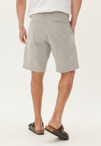 Matinique THOMAS - Shorts - ghost gray
