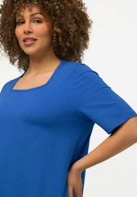 Ulla Popken CARREE-AUSSCHNITT - Jednoduché tričko - blue