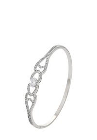 Bracciale rigido in argento con un centro ovalo di pietra trasparente e sezioni intagliate intricate adornate con piccole pietre scintillanti.