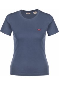 Krátký rukáv modré bavlněné tričko s kulatým výstřihem a malým červeným logem Levi's na levém horním boku. Hladká textura.