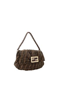 Sac à main de créateur marron avec motif noir répétitif en forme de F, fermoir rectangulaire doré et bandoulière tressée.
