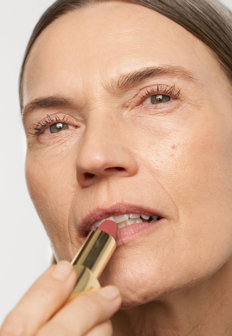 ESTÉE LAUDER PURE COLOR CREME LIPSTICK Lippenstift irresistible