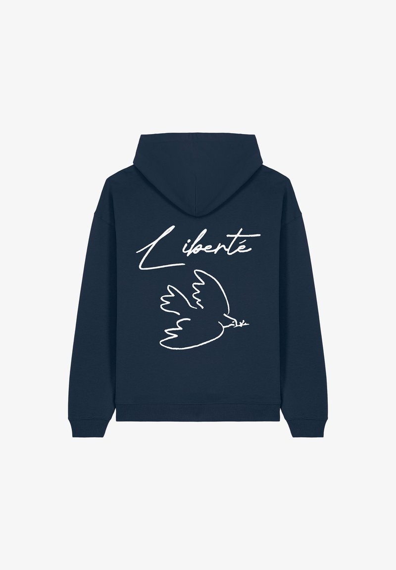 Felpa con cappuccio blu navy con il contorno bianco di una colomba che porta un ramo d'olivo e la parola "Liberté" in corsivo sopra la grafica.