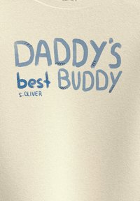 s.Oliver MANCHES LONGUES À INSCRIPTION - Langarmshirt - helles sand