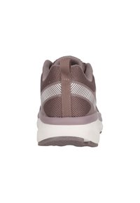 Bruna mesh-träningsskor med en vit accentrand, rund häl och texturerad sula. Har en dragflik på baksidan för enklare påtagning.