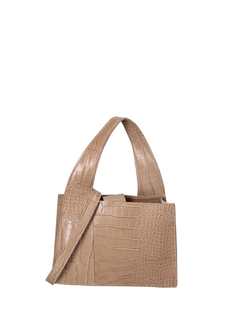 Borsa in pelle sintetica beige con motivo coccodrillo, dalla forma strutturata, con due manici superiori e una tracolla removibile per diverse opzioni di trasporto.
