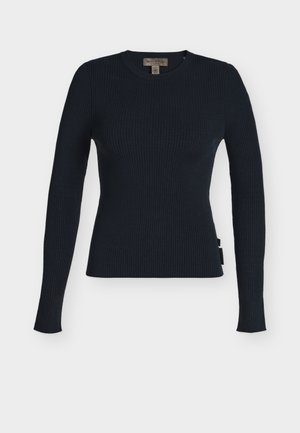 Marineblauer gerippter Langarm-Strickpullover mit Rundhalsausschnitt und figurbetonter Silhouette, mit kleinem Seitenetikett und Marc O’Polo-Label innen am Kragen.