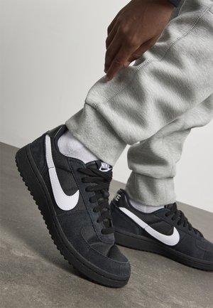 FIELD GENERAL - Sneakers laag - black/white