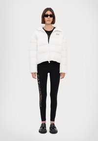 EA7 Emporio Armani GIUBBOTTO - Zimní bunda - white
