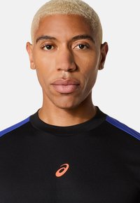ASICS T-shirts print - black dark