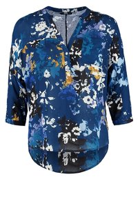 Blouse bleue fleurie avec manches trois-quarts, col en V avec boutons et poche poitrine, présentant des motifs de fleurs blanches, noires et jaunes.
