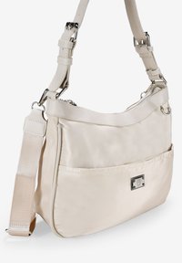 Borsa a tracolla in nylon beige con zip in cima, tracolla regolabile e tasca frontale con un accento in metallo. Texture liscia.