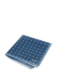 Carré de poche en coton bleu avec des pois blancs, présentant un bord replié et un logo dans le coin. Texture douce, épaisseur moyenne.